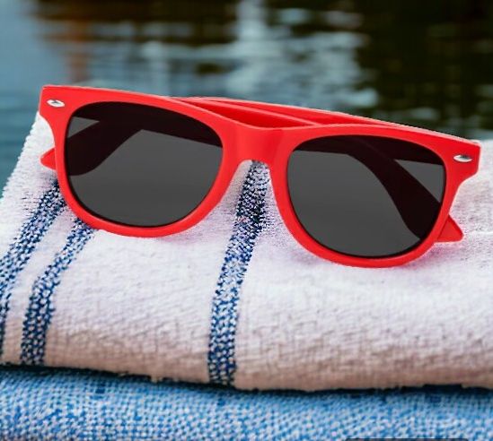 Очки солнцезащитные BRISA / Солнечные очки с защитой UV400 в глянцевой цветной оправе